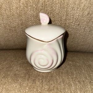 BELLEEK 2001 Nautilus Shell Trinket Box with “Belleek in Retrospect” Gold trim